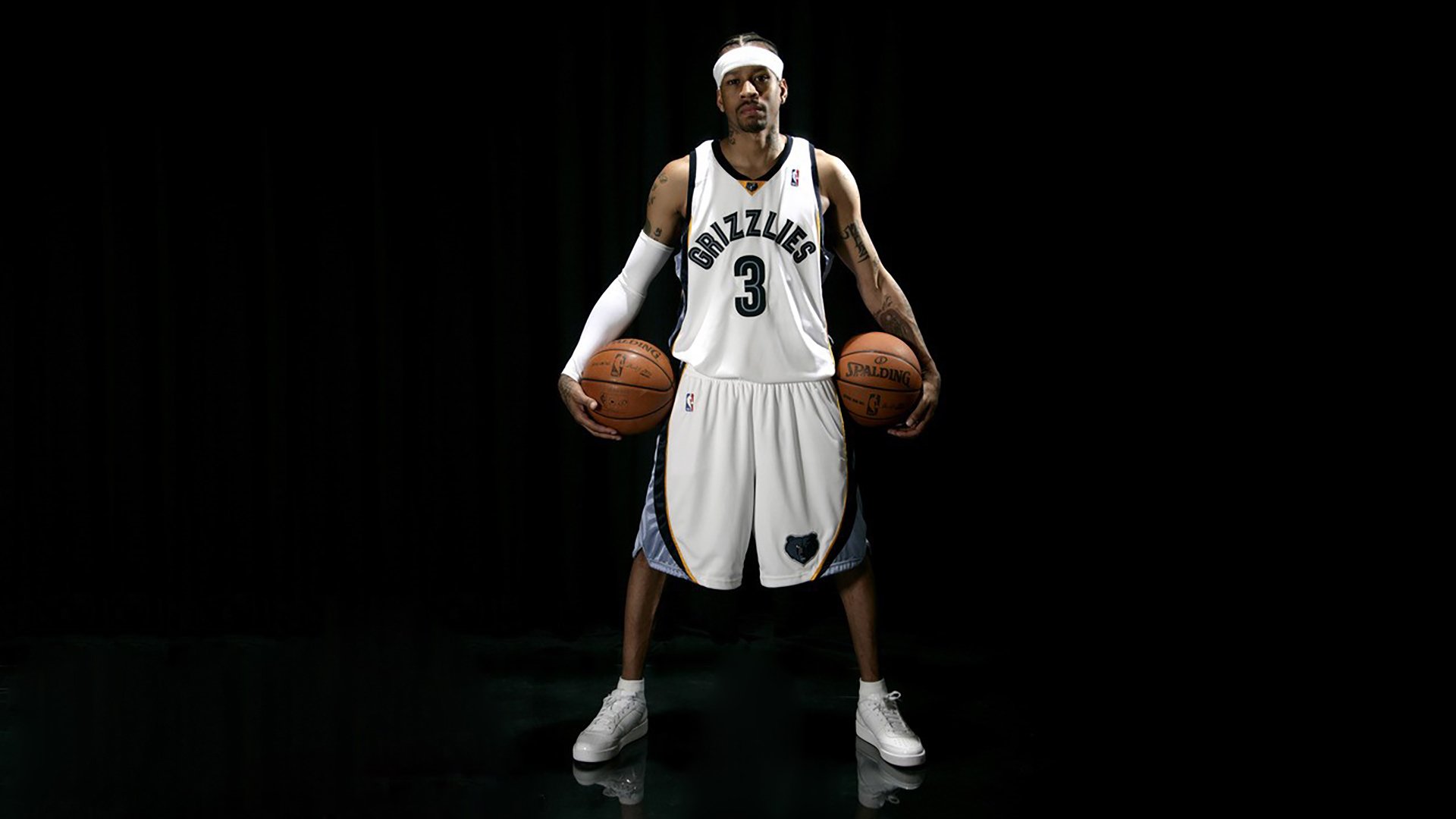 九游网-库里与球迷合影耐心十足获点赞，库里跟谁组合