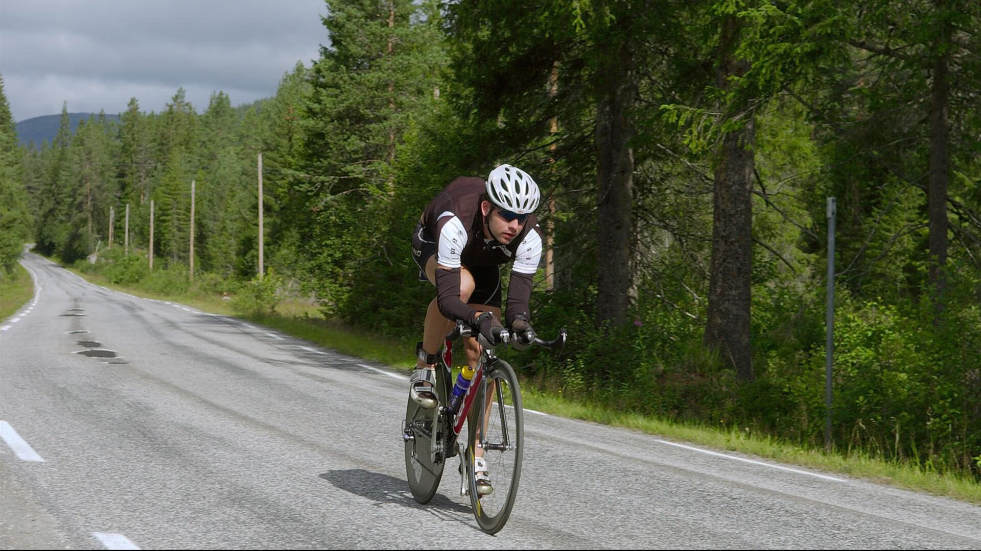 JIUYOU GAMING-莱谢恩·卡萨斯200米混合泳技术细腻获赞